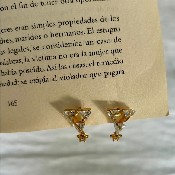 Stylish 14K Gold plating earrings. - Picture 2 of 2